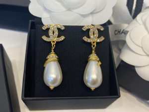 Replica Womens Jewelry Chanel Crystals CC Logo Pearly White Earrings A39PP180 AA186672