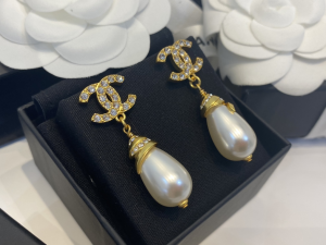 Replica Womens Jewelry Chanel Crystals CC Logo Pearly White Earrings A39PP180 AA186672