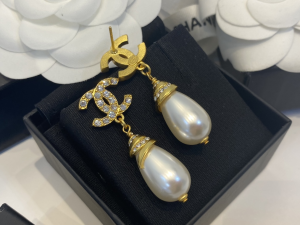 Replica Womens Jewelry Chanel Crystals CC Logo Pearly White Earrings A39PP180 AA186672