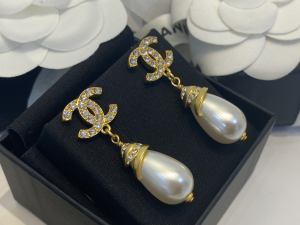 Replica Womens Jewelry Chanel Crystals CC Logo Pearly White Earrings A39PP180 AA186672