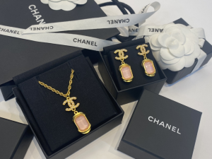 Replica Womens Jewelry Chanel Pearl CC Logo Drop Earrings A39PP180 AA186670