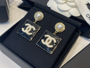 Replica Womens Jewelry Chanel CC Logo Black Earrings A39PP180 AA187810