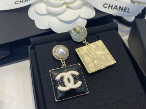 Replica Womens Jewelry Chanel CC Logo Black Earrings A39PP180 AA187810