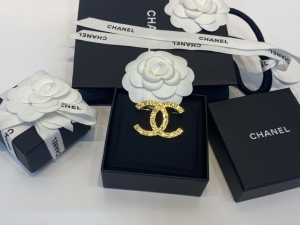 Replica Womens Jewelry Chanel Gold CC Logo Brooch A39PP180 AA187808
