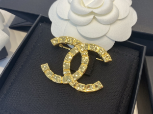 Replica Womens Jewelry Chanel Gold CC Logo Brooch A39PP180 AA187808