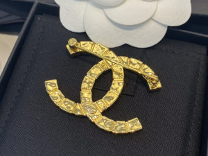 Replica Womens Jewelry Chanel Gold CC Logo Brooch A39PP180 AA187808