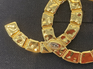 Replica Womens Jewelry Chanel Gold CC Logo Brooch A39PP180 AA187808