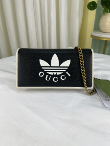 Adidas x Gucci Wallet Chain Shoulder Bag Black and Off White Leather Gucci Trefoil Print Adidas x Gucci Wallet Chain Shoulder Bag Black and Off White Leather Gucci Trefoil Print