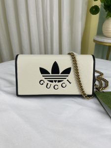 Adidas x Gucci Wallet Chain Shoulder Bag Off White and Black Leather Gucci Trefoil Print Adidas x Gucci Wallet Chain Shoulder Bag Off White and Black Leather Gucci Trefoil Print