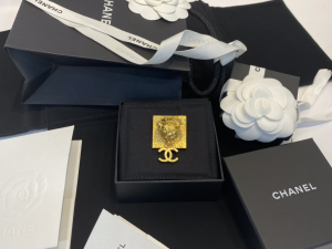 Replica Womens Jewelry Chanel Gold CC Lion Brooch A39PP180 AA188119