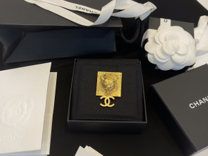 Replica Womens Jewelry Chanel Gold CC Lion Brooch A39PP180 AA188119