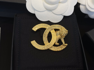 Replica Womens Jewelry Chanel Gold CC Lion Brooch A39PP180 AA188120