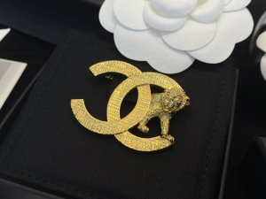 Replica Womens Jewelry Chanel Gold CC Lion Brooch A39PP180 AA188120
