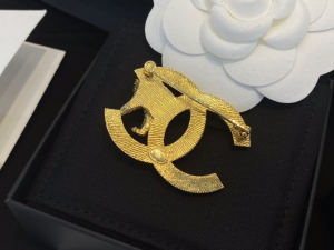 Replica Womens Jewelry Chanel Gold CC Lion Brooch A39PP180 AA188120