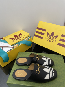 Adidas x Gucci Horsebit Trefoil Slipper Mules Black Leather Adidas x Gucci Horsebit Trefoil Slipper Mules Black Leather