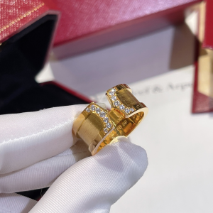 Replica Womens Jewelry Cartier Gold Diamonds Rings A173PP180 AA188549