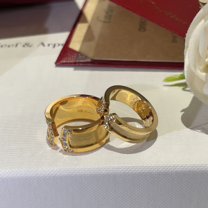 Replica Womens Jewelry Cartier Gold Diamonds Rings A173PP180 AA188549
