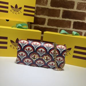 Adidas x Gucci Horsebit 1955 Wallet Chain Trefoil Print Blue and Red Leather Adidas x Gucci Horsebit 1955 Wallet Chain Trefoil Print Blue and Red Leather