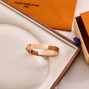 Replica Free Gift Louis Vuitton Rose Gold Monogram Bracelet A62PP60 AA189007