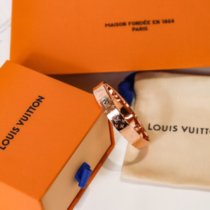 Replica Free Gift Louis Vuitton Rose Gold Monogram Bracelet A62PP60 AA189007