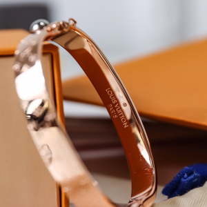Replica Free Gift Louis Vuitton Rose Gold Monogram Bracelet A62PP60 AA189007