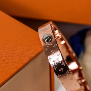 Replica Free Gift Louis Vuitton Rose Gold Monogram Bracelet A62PP60 AA189007