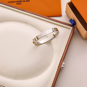 Replica Free Gift Louis Vuitton Silver Monogram Bracelet A62PP60 AA189008