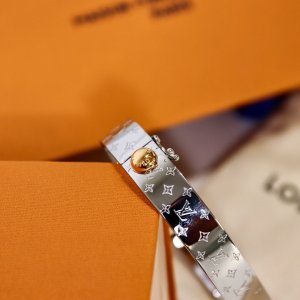 Replica Free Gift Louis Vuitton Silver Monogram Bracelet A62PP60 AA189008