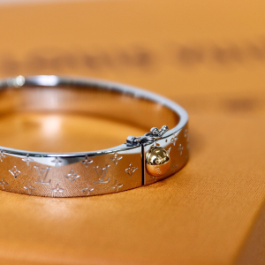 Replica Free Gift Louis Vuitton Silver Monogram Bracelet A62PP60 AA189008