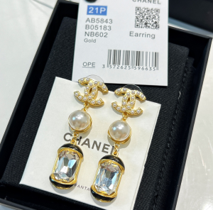 Chanel Pearls CC Logo Earrings AB8910 