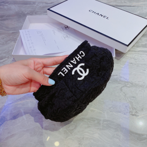 Replica Womens Hats Chanel CC Logo Black Beret Hat A190PP180 AA189649