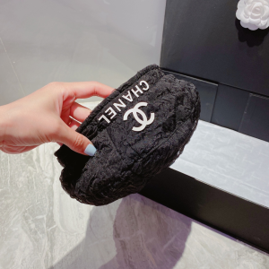 Replica Womens Hats Chanel CC Logo Black Beret Hat A190PP180 AA189649