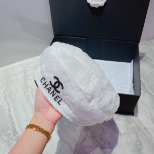 Replica Womens Hats Chanel CC Logo White Beret Hat A190PP180 AA189648