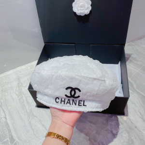 Replica Womens Hats Chanel CC Logo White Beret Hat A190PP180 AA189648
