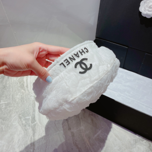 Replica Womens Hats Chanel CC Logo White Beret Hat A190PP180 AA189648