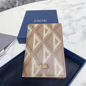 Dior Bi Fold Card Holder Dior Brown CD Diamond Canvas Dior Bi Fold Card Holder Dior Brown CD Diamond Canvas