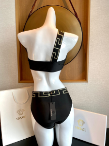 Replica Free Gift Versace Greca Border Bikini Swimsuit Black SML A123PP105 AA190043