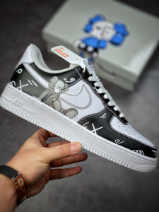 Kaws x Nike Air Force 1 Low 07 Sneakers 