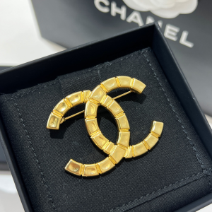 Replica Womens Jewelry Chanel Gold CC Logo Brooch A62P180 AA190387