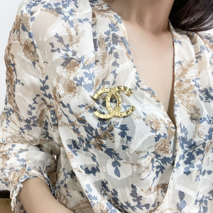 Replica Womens Jewelry Chanel Gold CC Logo Brooch A62P180 AA190387