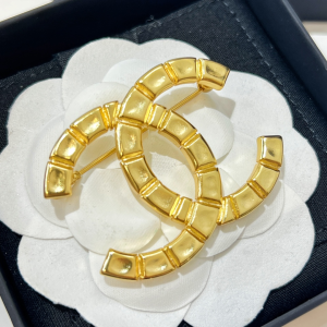 Replica Womens Jewelry Chanel Gold CC Logo Brooch A62P180 AA190387