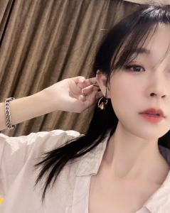 Replica Womens Jewelry Louis Vuittono Vivienne Gold Earrings A152PP180 AA190562