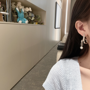 Essenceofluxury Womens Jewelry Chanel CC Pearl Earrings A173PP180 AA191307