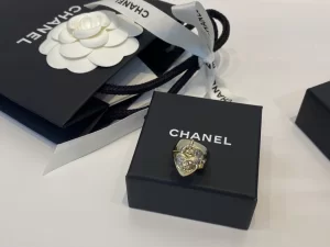 Essenceofluxury Womens Jewelry Chanel Gold Heart Lock Rings A39PP180 AA191399