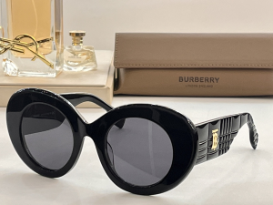 Burberry Essenceofluxury Sunglasses BB4370 Black 