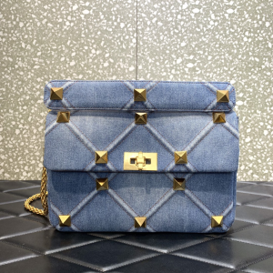 Essenceofluxury Womens Handbags Valentino Medium Roman Stud The Shoulder Bag in Blue Denim with Chain 25x16x10CM A204PP1180 AA192551 Essenceofluxury Womens Handbags Valentino Medium Roman Stud The Shoulder Bag in Blue Denim with Chain 25x16x10CM A204PP1180 AA192551