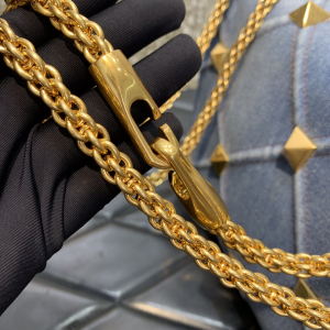 Essenceofluxury Womens Handbags Valentino Medium Roman Stud The Shoulder Bag in Blue Denim with Chain 25x16x10CM A204PP1180 AA192551 Essenceofluxury Womens Handbags Valentino Medium Roman Stud The Shoulder Bag in Blue Denim with Chain 25x16x10CM A204PP1180 AA192551