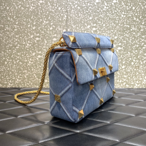 Essenceofluxury Womens Handbags Valentino Medium Roman Stud The Shoulder Bag in Blue Denim with Chain 25x16x10CM A204PP1180 AA192551 Essenceofluxury Womens Handbags Valentino Medium Roman Stud The Shoulder Bag in Blue Denim with Chain 25x16x10CM A204PP1180 AA192551