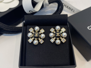 Chanel CC Pearls Earrings 
