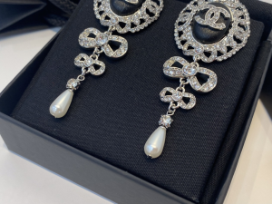 Essenceofluxury Womens Jewelry Chanel Crystals CC Bowknot Earrings A39PP180 AA192612